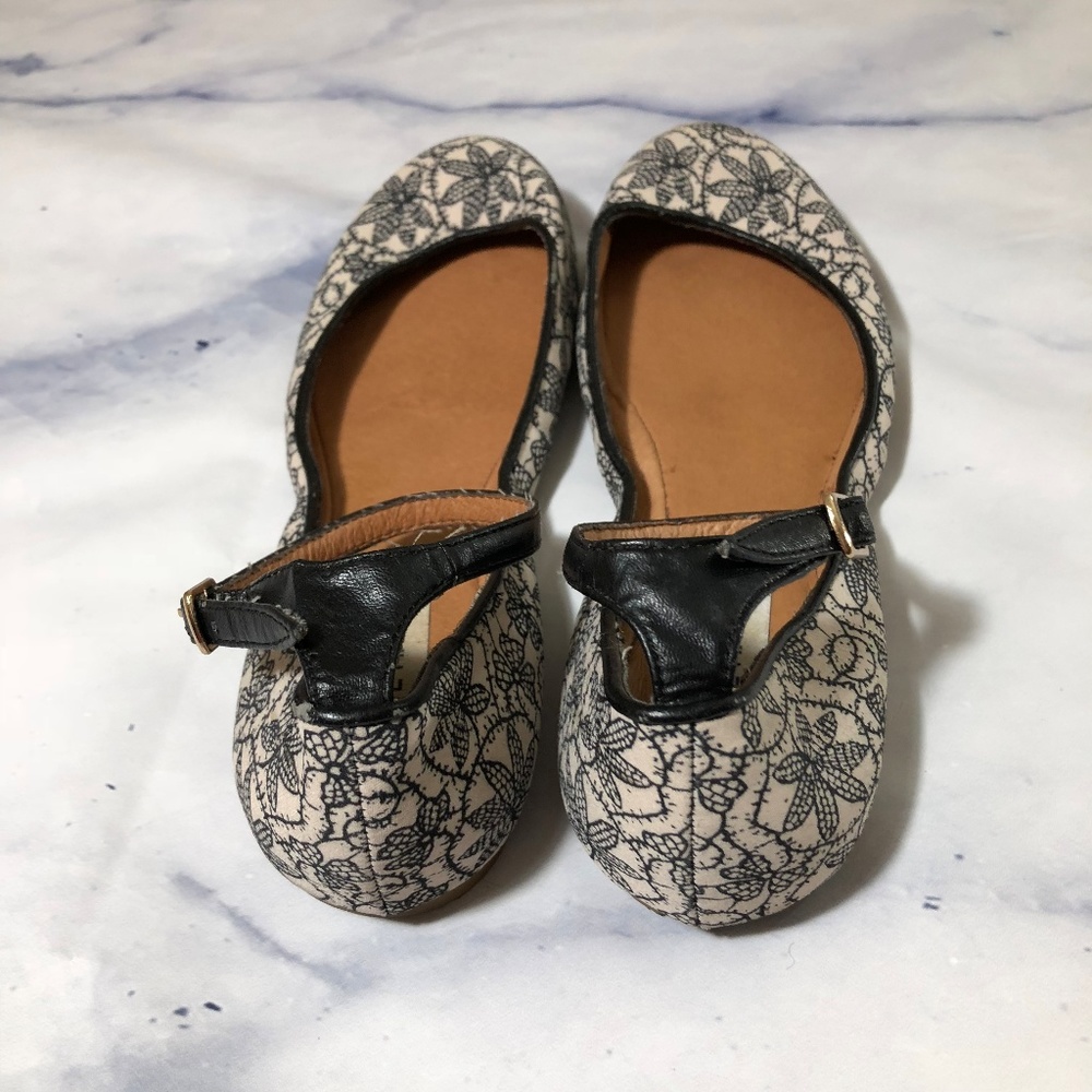 Steve Madden Black & White Floral Print Flats - Picture 3 of 5